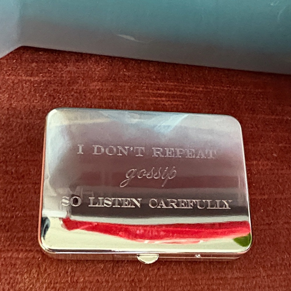 Engraved Silvertone Compact Pillbox I Don’t Repeat Gossip So Listen Carefully - Picture 1 of 8